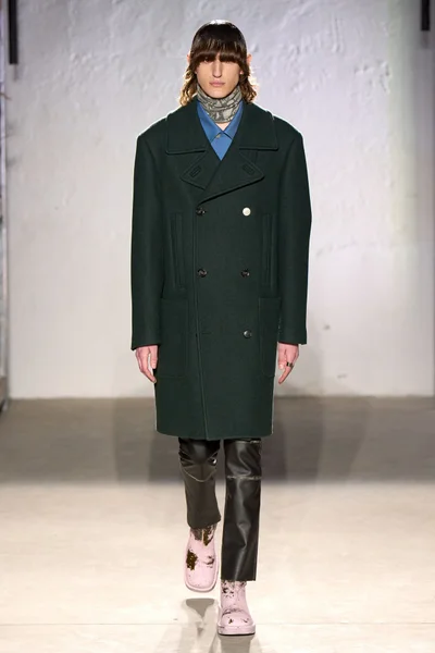 Look 32